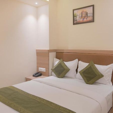 Hotel West Blue Mumbai Exteriör bild