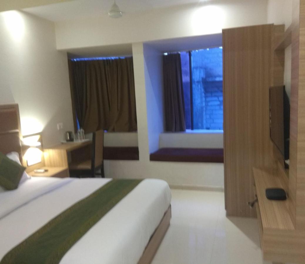 Hotel West Blue Mumbai Exteriör bild