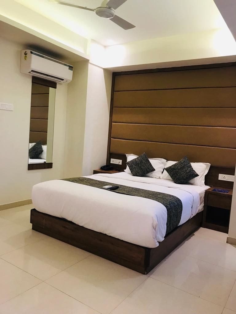 Hotel West Blue Mumbai Exteriör bild